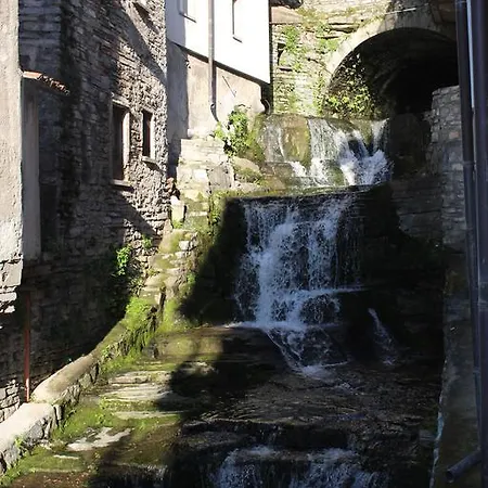 Larian Chalet Moltrasio Buitenkant foto