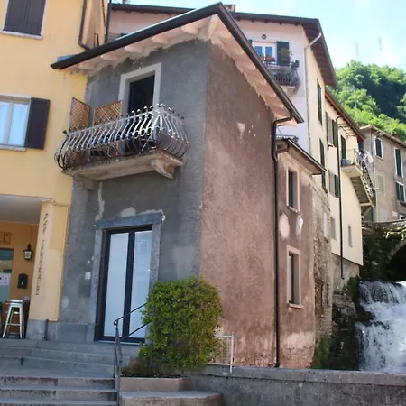 Larian Chalet Moltrasio Buitenkant foto